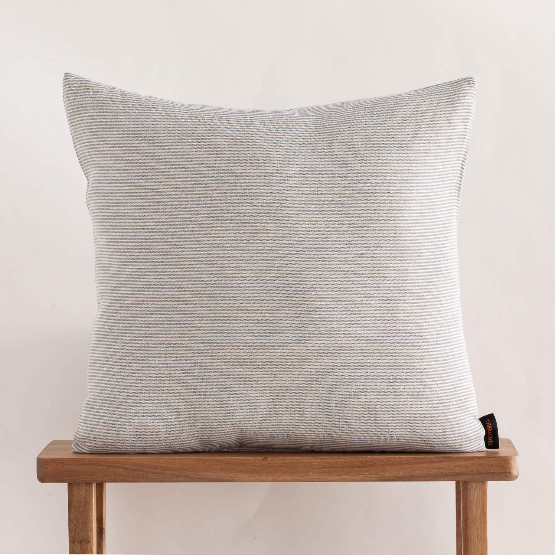 Housse de coussin jacquard 65x65 cm Jávea pequeña Bleu