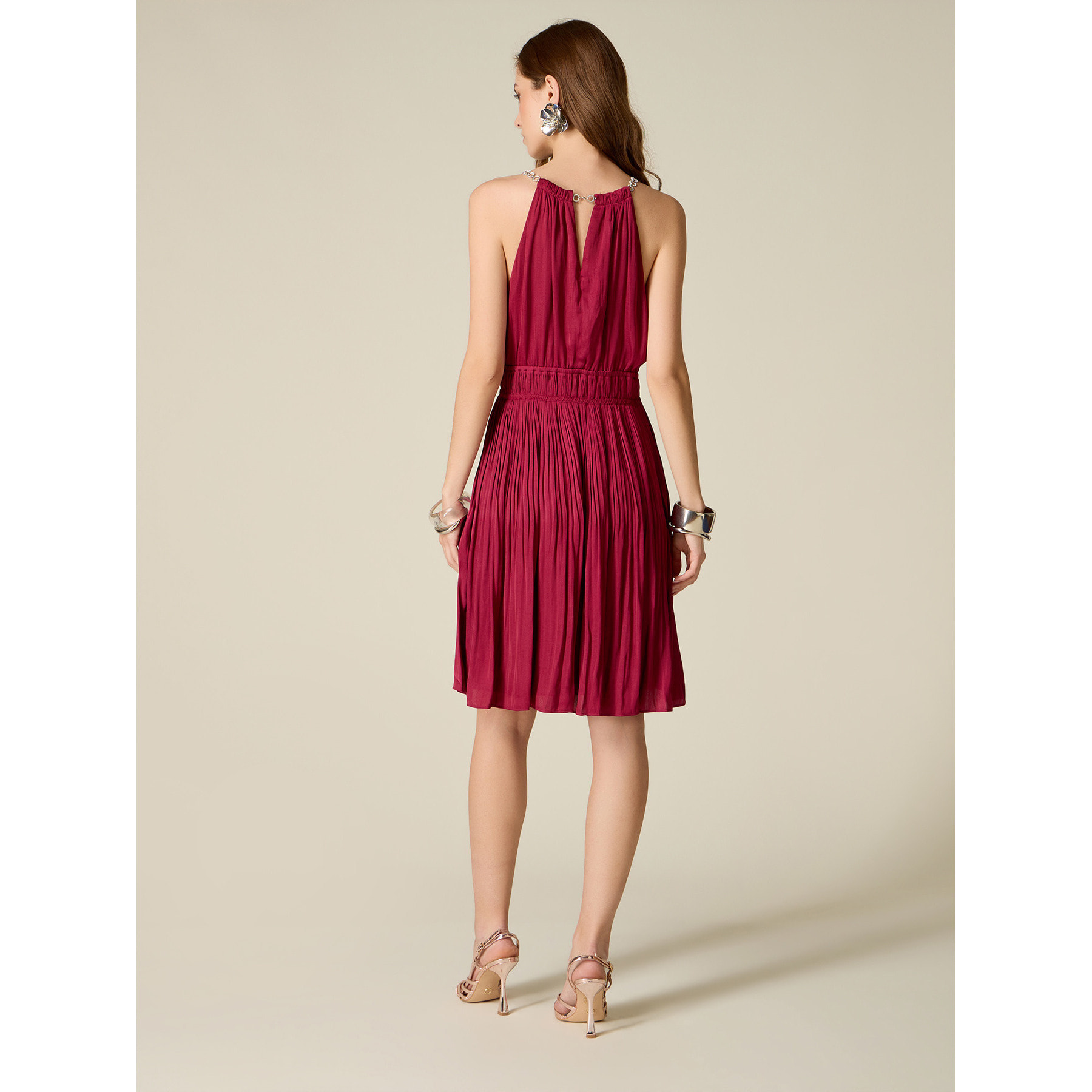 Oltre - Vestito flare in raso con collana gioiello - Bordeaux