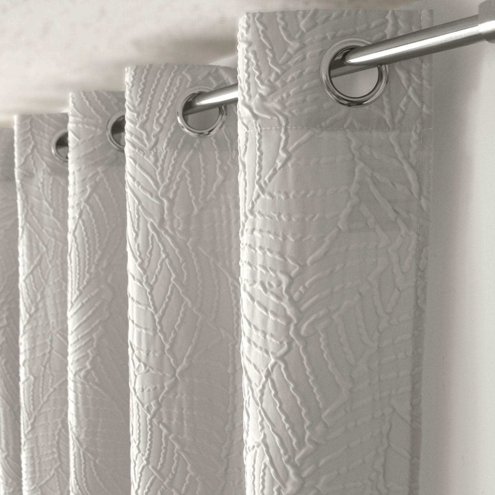 Rideau à oeillets feuillage aspect gaufré - Ecru