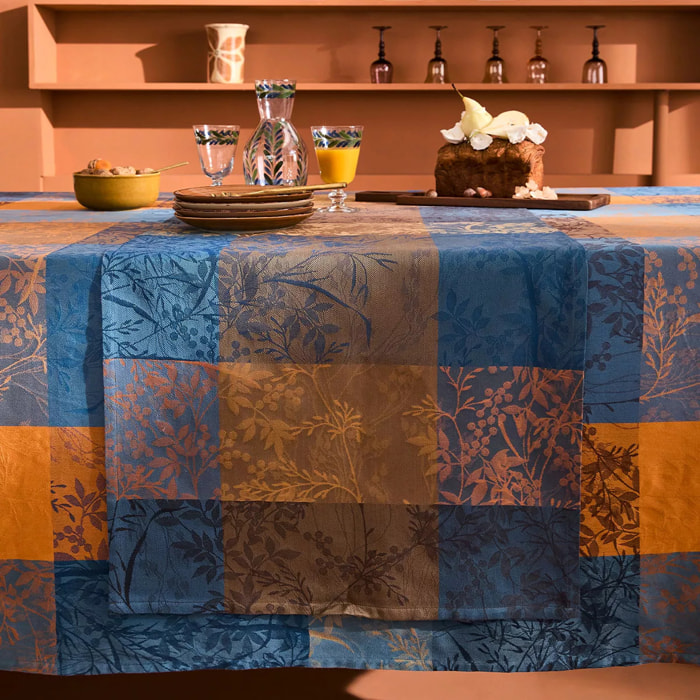 Chemin de table pur coton 220 g/m² motif jacquard bleu brun Mille branchages crepuscule