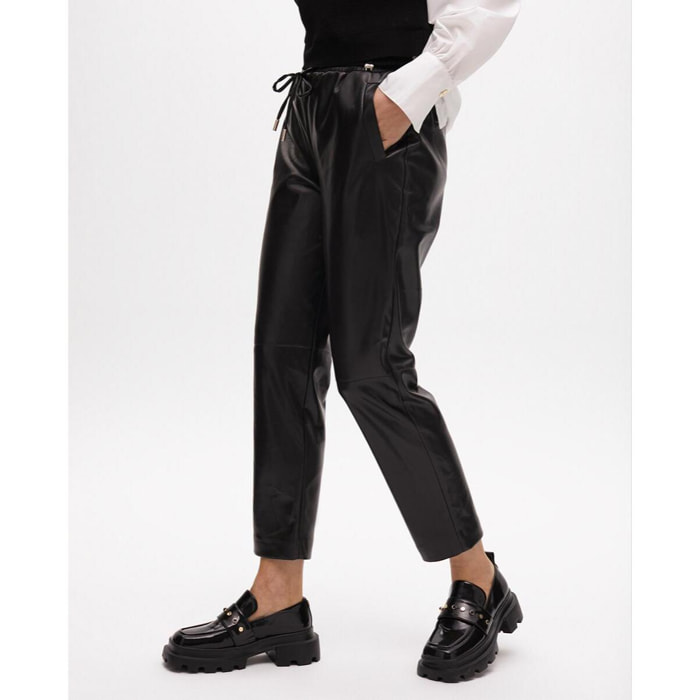 Pantaloni jogger effetto pelle