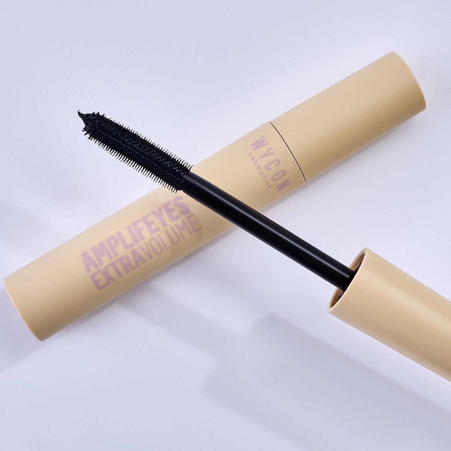 AMPLIFEYES Mascara effetto volume immediato.