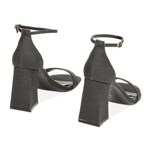 Sandalias negras con tacón y glitter