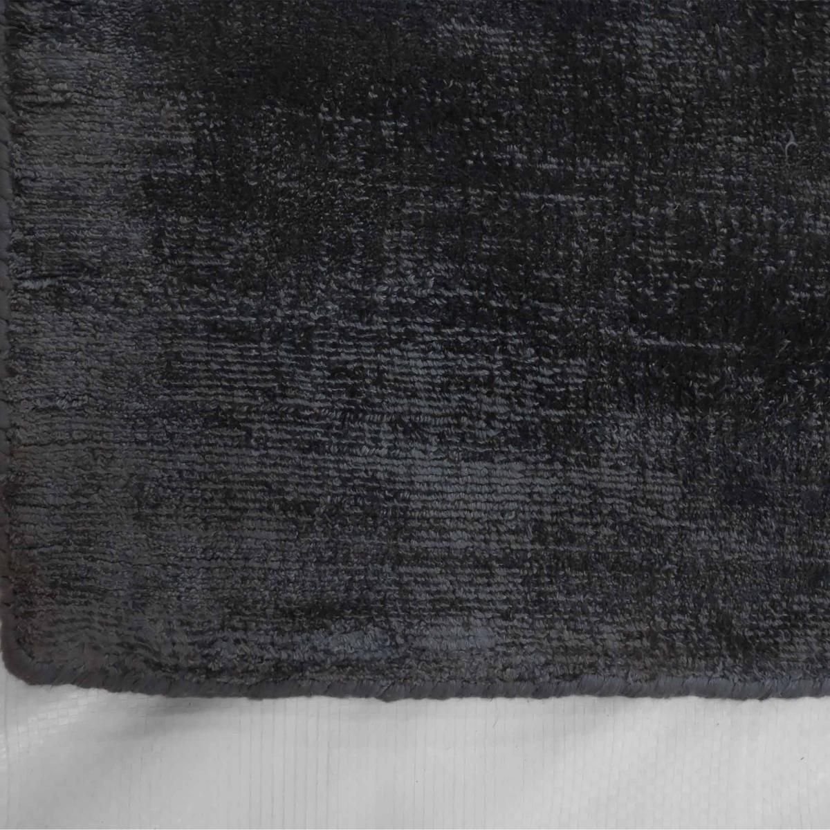 Tapis artisanal doux et soyeux tufté main en viscose