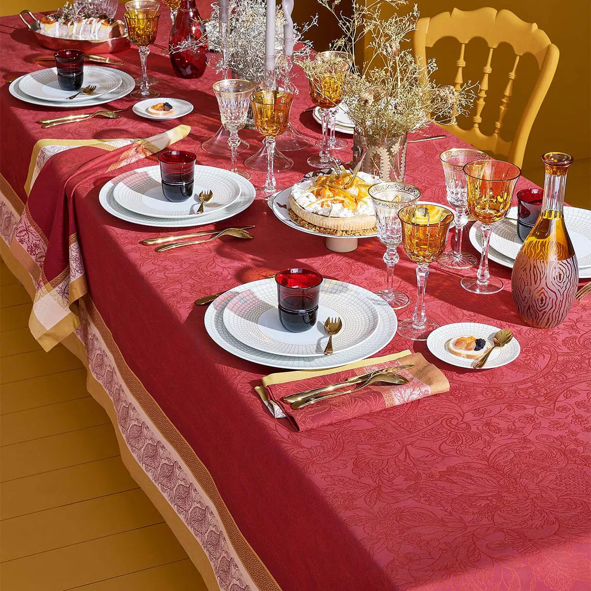 Set pur coton anti tache motif jacquard Alexandria rubis