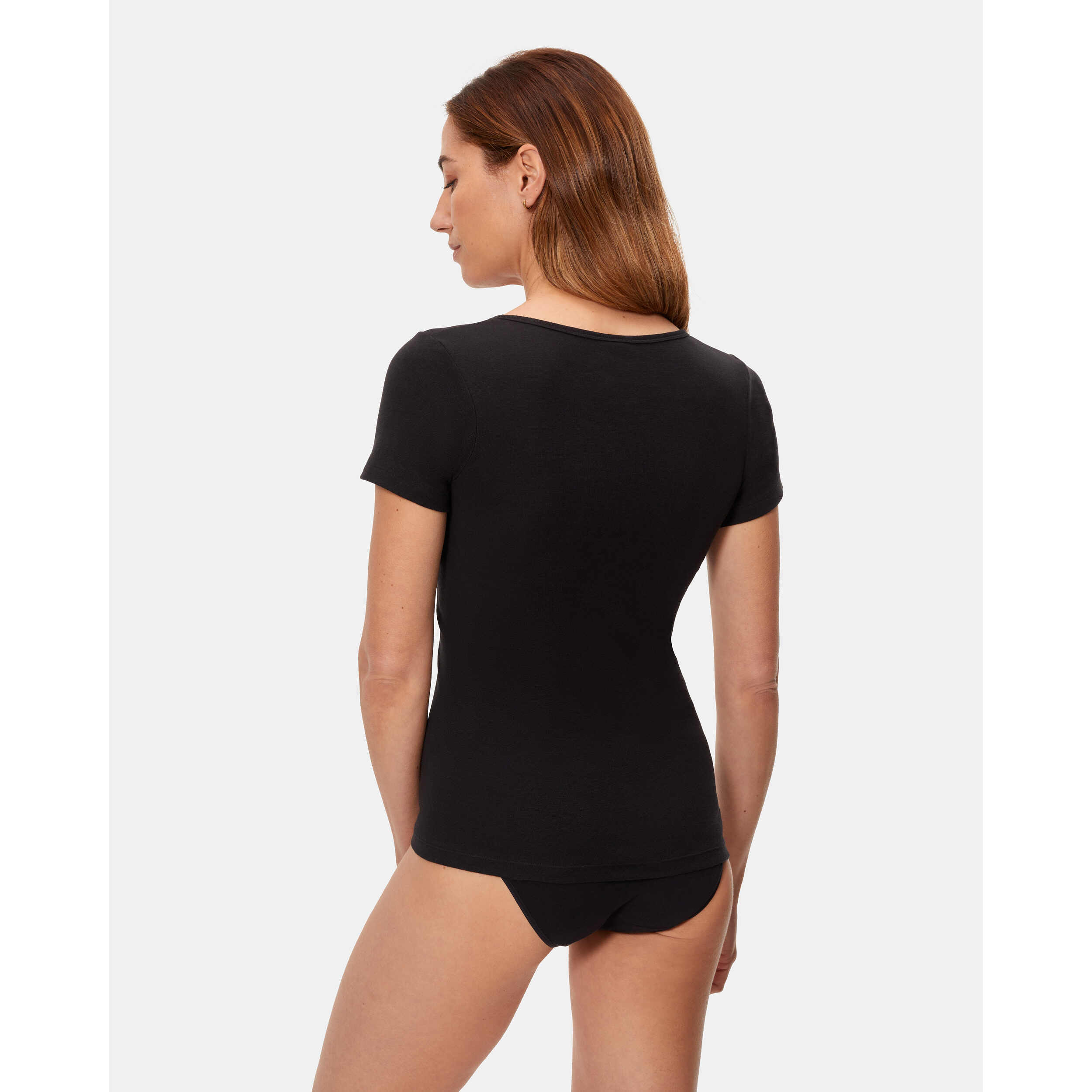 Camiseta manga corta de patrón básico con escote redondo ligeramente escotado