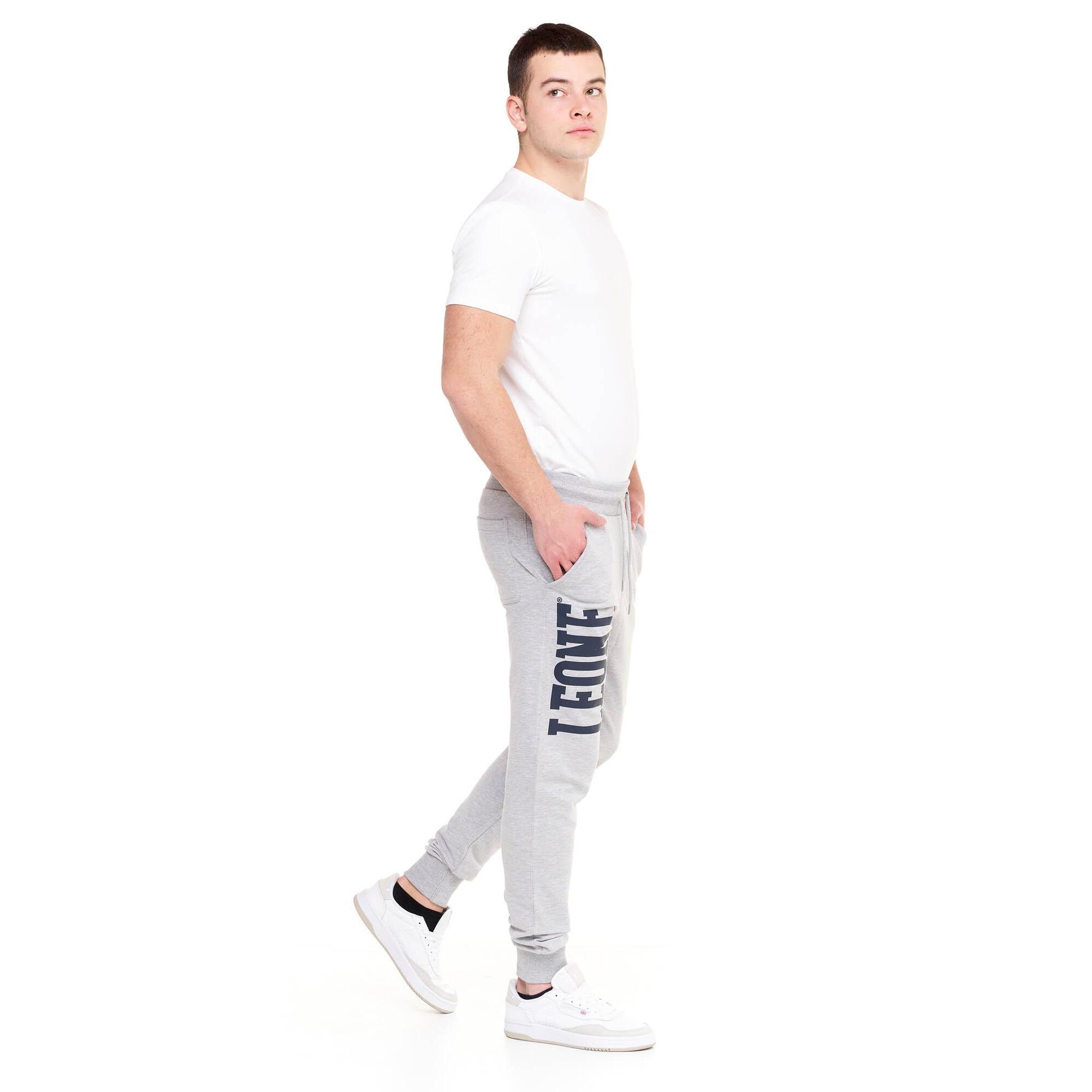 Pantalones básicos de hombre Leone con logo grande en algodón sin cepillar.