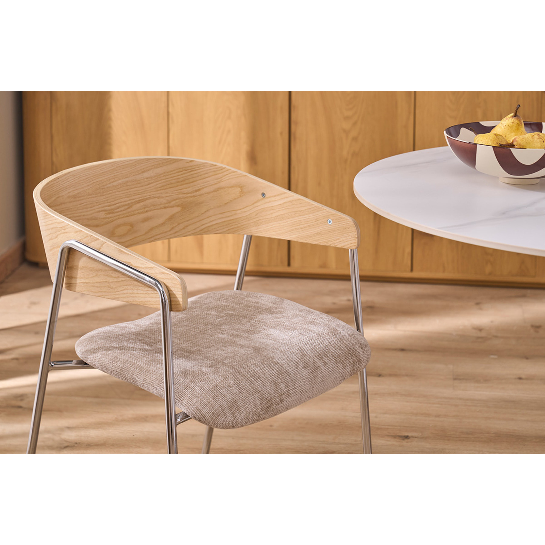 Chaises en tissu effet velours texturé taupe, bois clair et métal chromé (lot de 2) FANELY