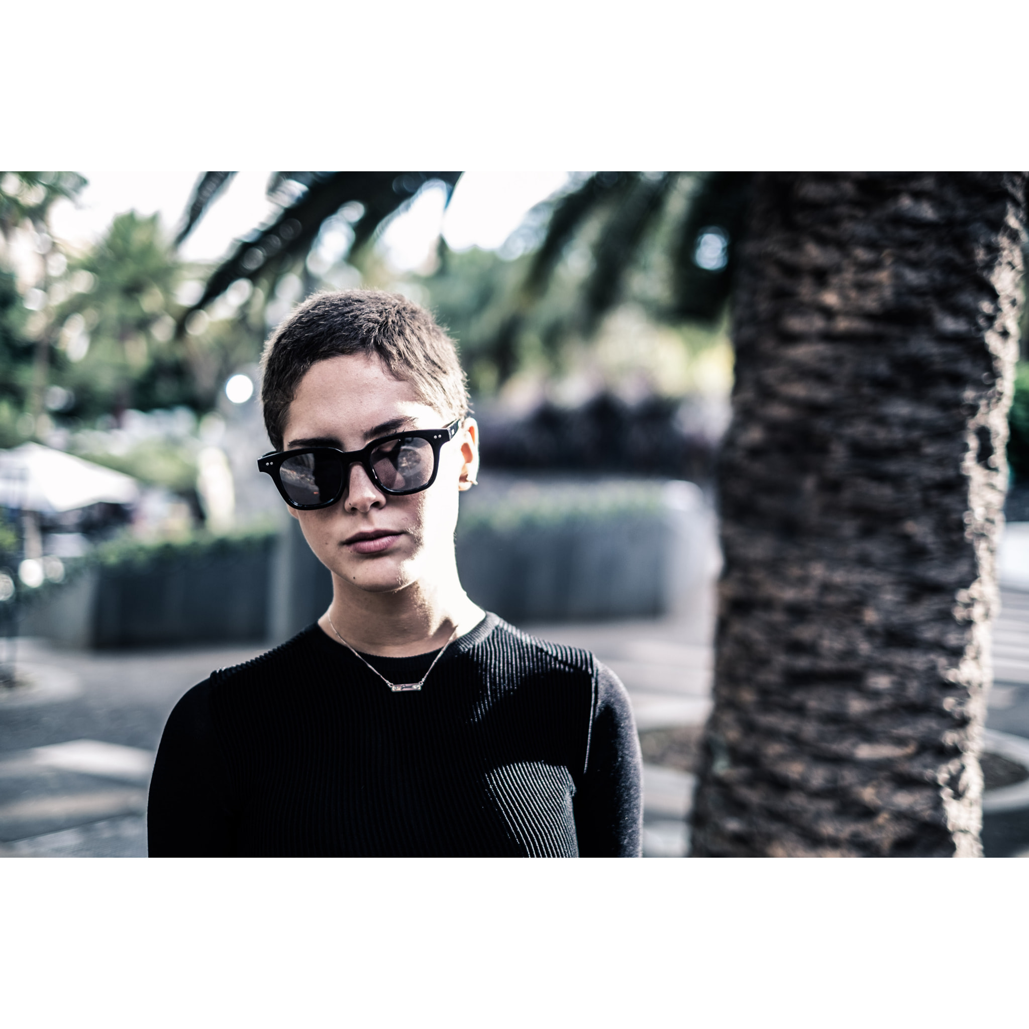 Gafas de sol PALO ALTO SAMUI - Negro brillante y bisagra de metal / Ahumada con lente planas de espejo de plata real