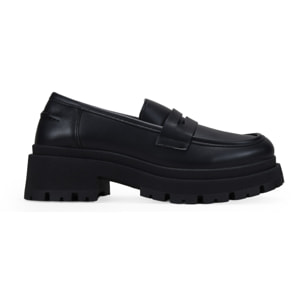 Mocasín de plataforma negro con antifaz