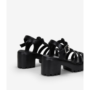 Sandalias cangrejeras negras con tacón y suela dentada