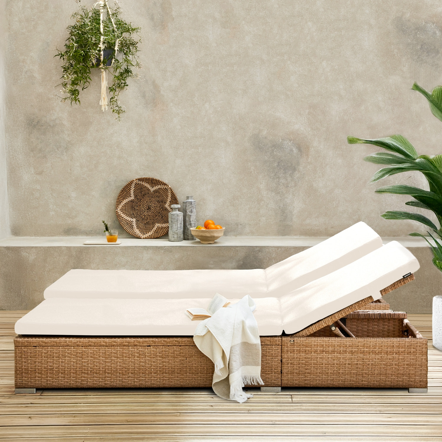 Lot de 2 bains de soleil résine tressée. coussins polyester beige. multi positions