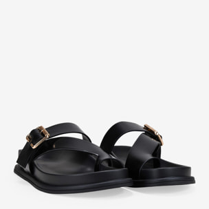 Sandalias de dedo negras con hebilla