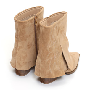 Stivaletti texani in simil pelle scamosciata con risvolto e ricamo