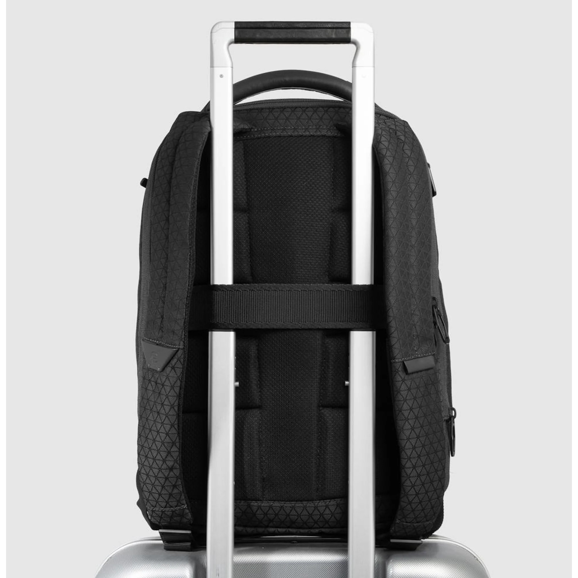 Piquadro Zaino da viaggio modulare porta pc e iPad® con sistema di sicurezza antifurto e tasca portaocchiali