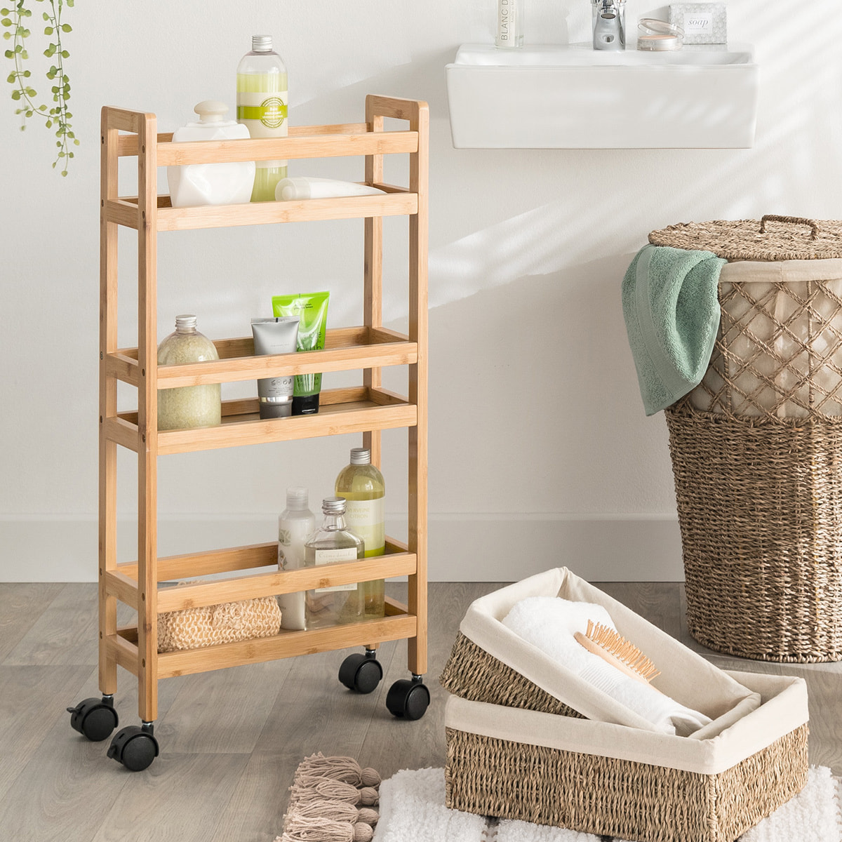 Desserte étroite 3 niveaux à roulettes bambou