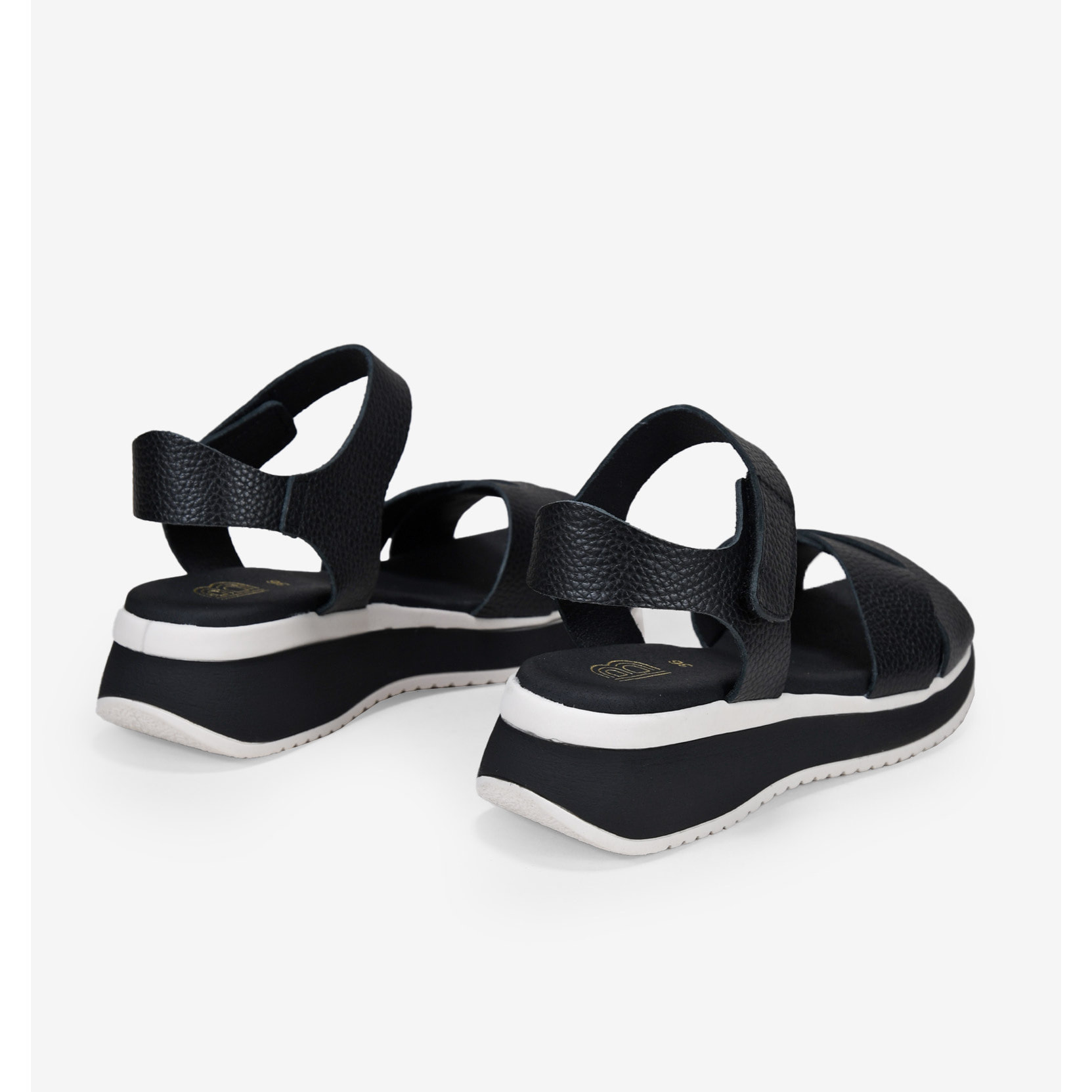 Sandalias de piel negras con cuña y plataforma