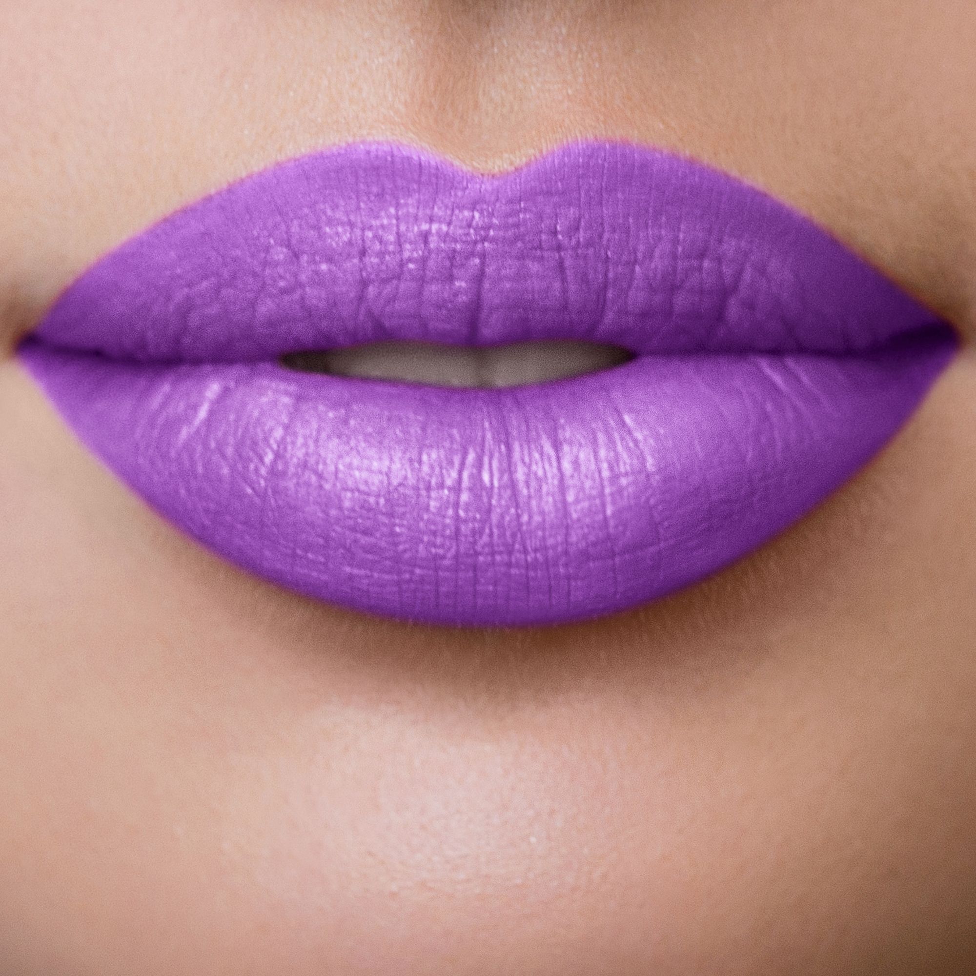 LIP SHOT Rossetto satinato dalla texture leggera ed avvolgente