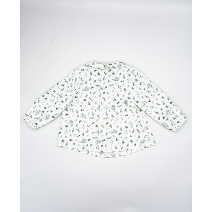 Camisa con cuello pico estampado conejito y pajarito azul y blanca