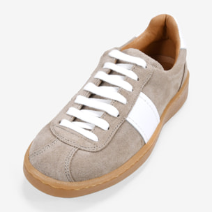 Zapatillas taupe en piel con suela caramelo