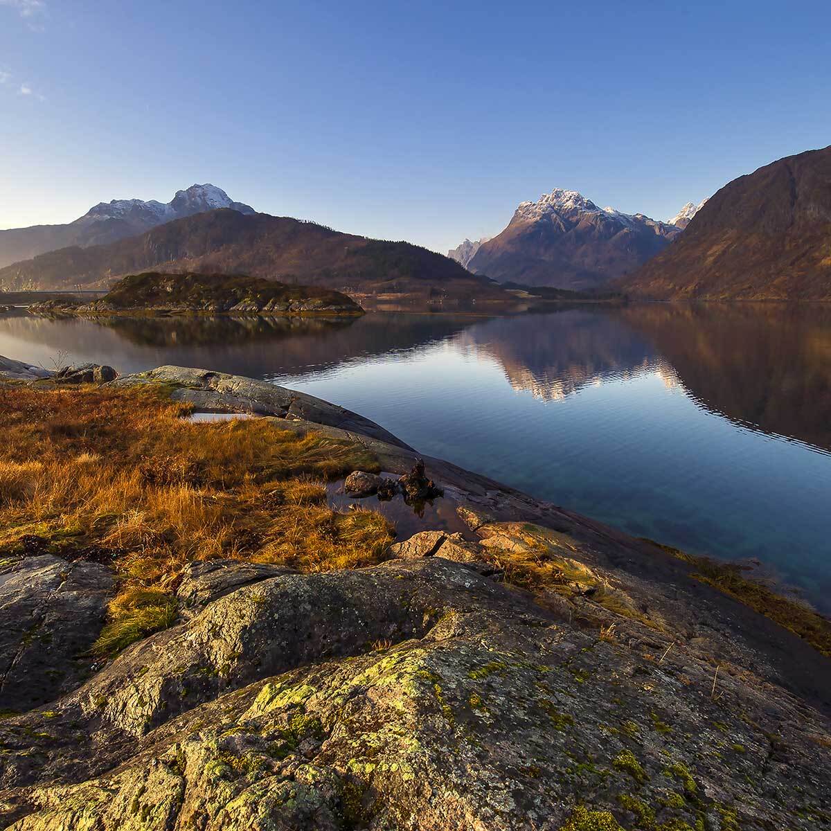 Affiche rafraichissement d'automne sur l île lofoten Affiche sous cadre bois