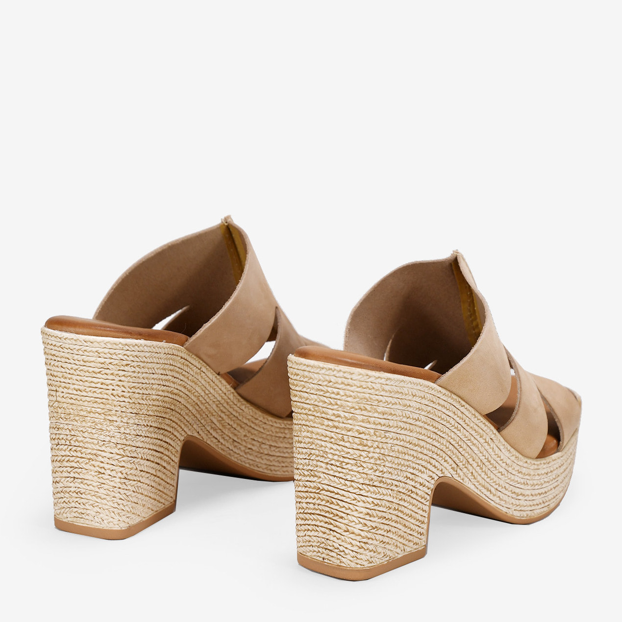 Sandalias beige con tacón efecto esparto