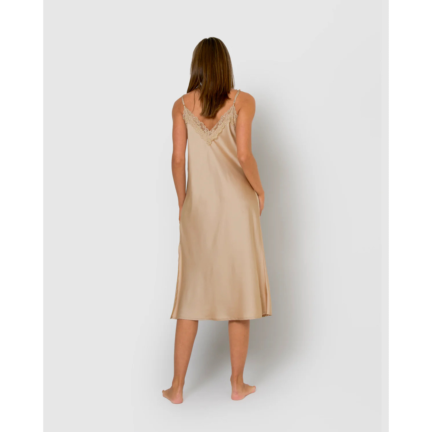 Camisón midi satén beige