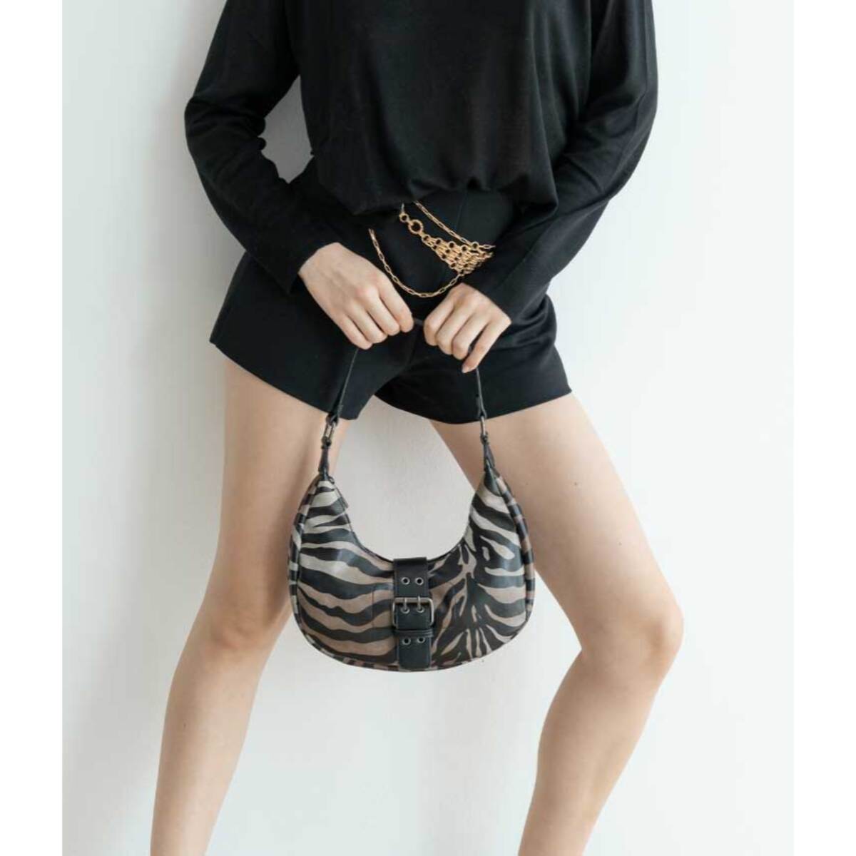 Bolso de hombro cebra con solapa y hebilla