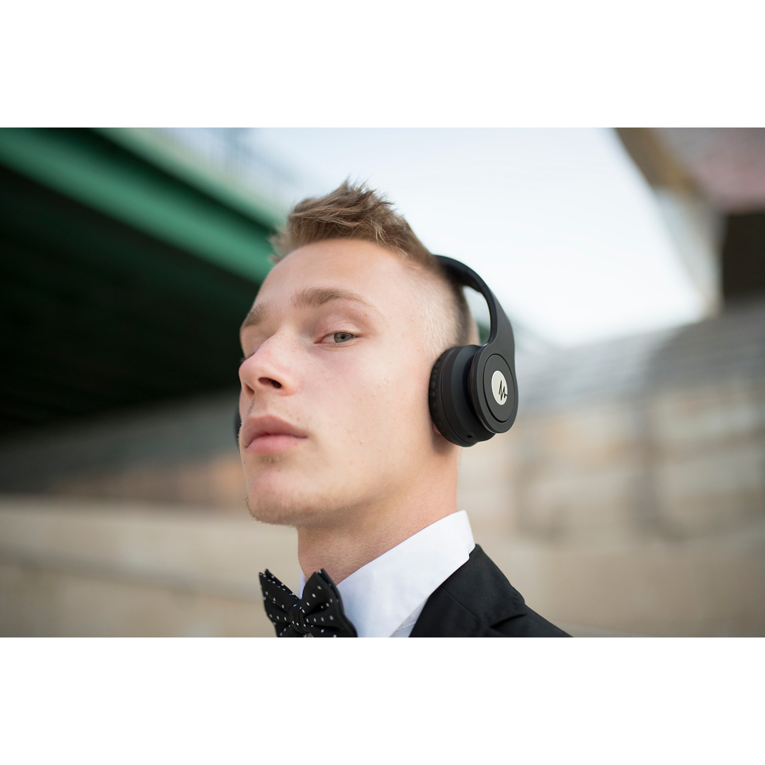 MAGNUSSEN W1 HEADPHONES en color Negro