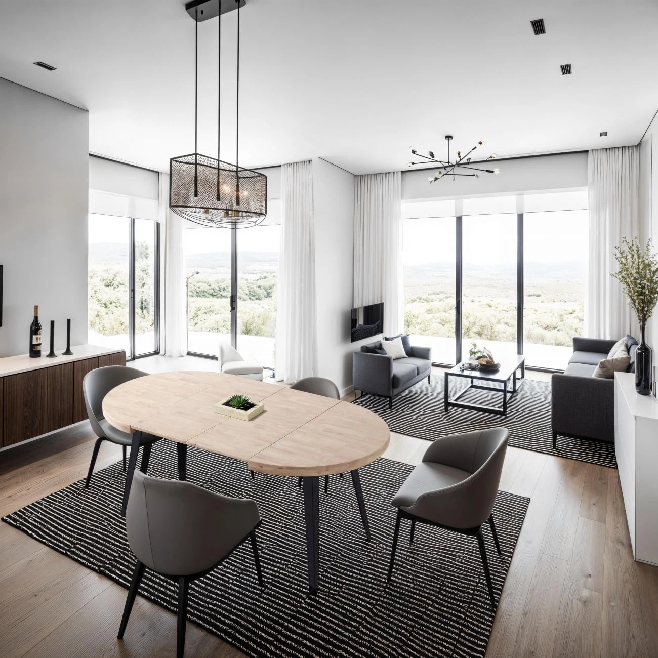 Mesa de comedor redonda extensible en negro y roble 120-200x120 cm Berg Negro - Roble