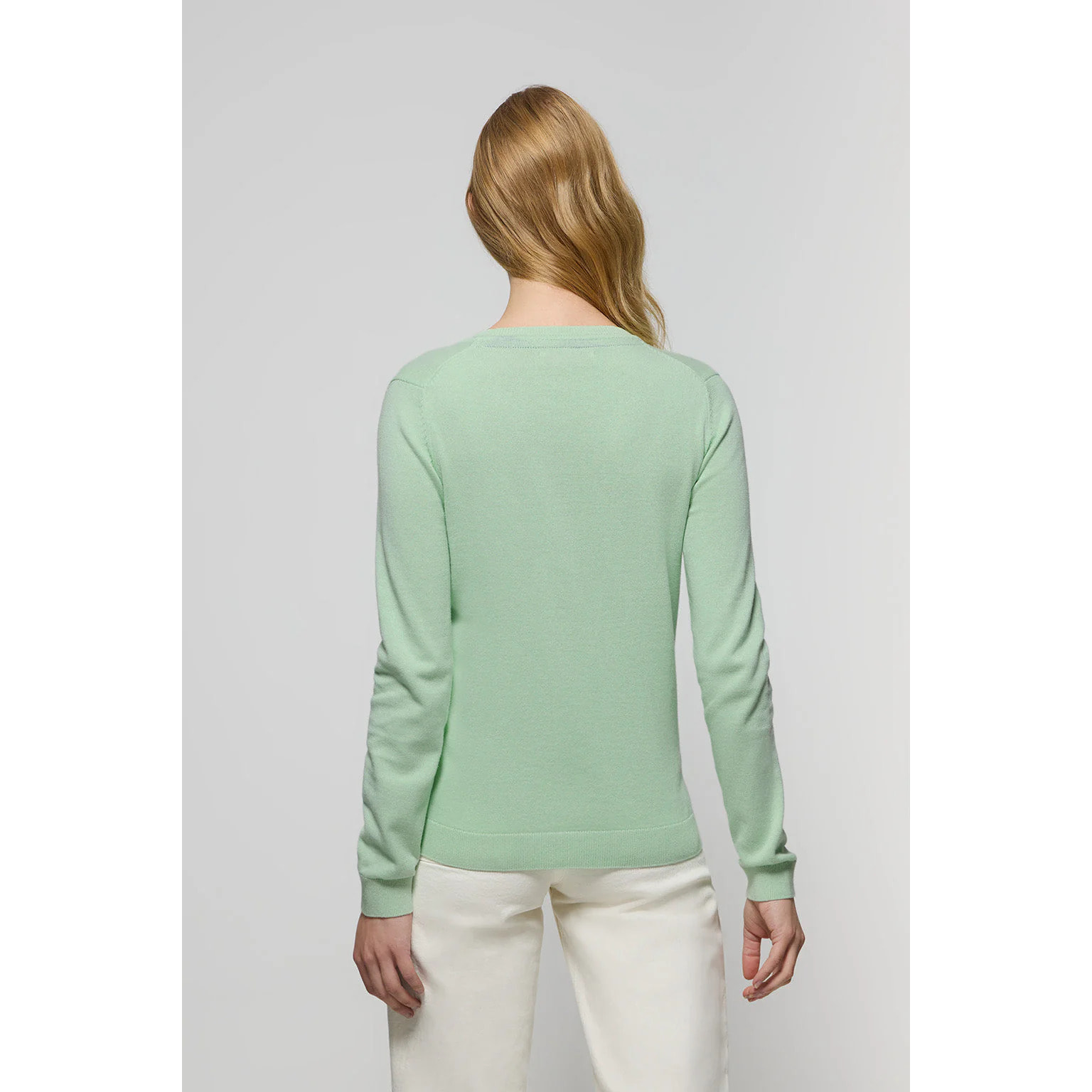 Maglione verde leggero in filo basic con collo a V e logo Rigby Go