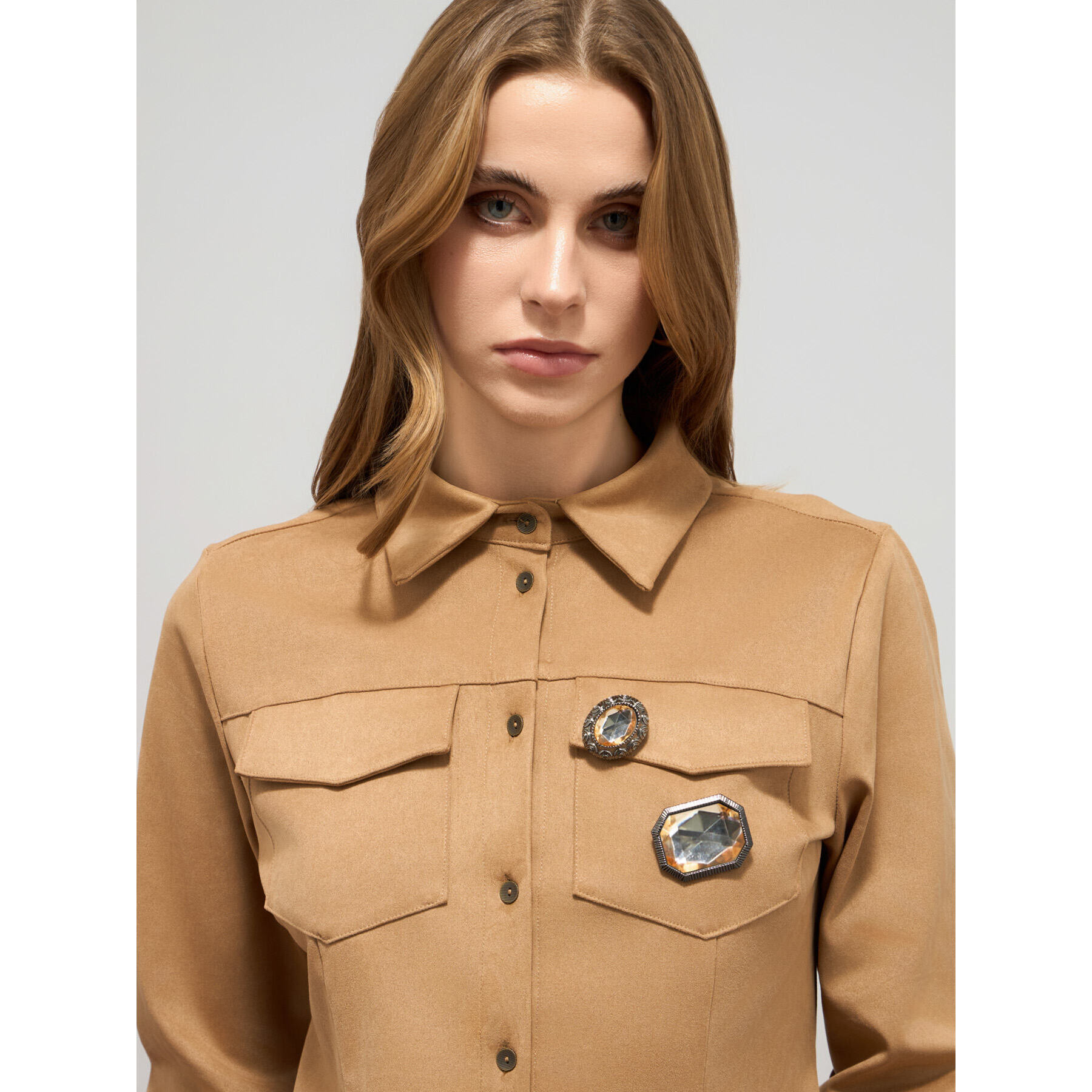Oltre - Camicia effetto scamosciato con spille - Marrone