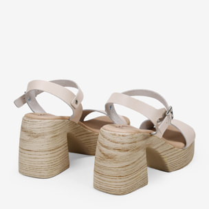 Sandalias beige en piel con tacón ancho