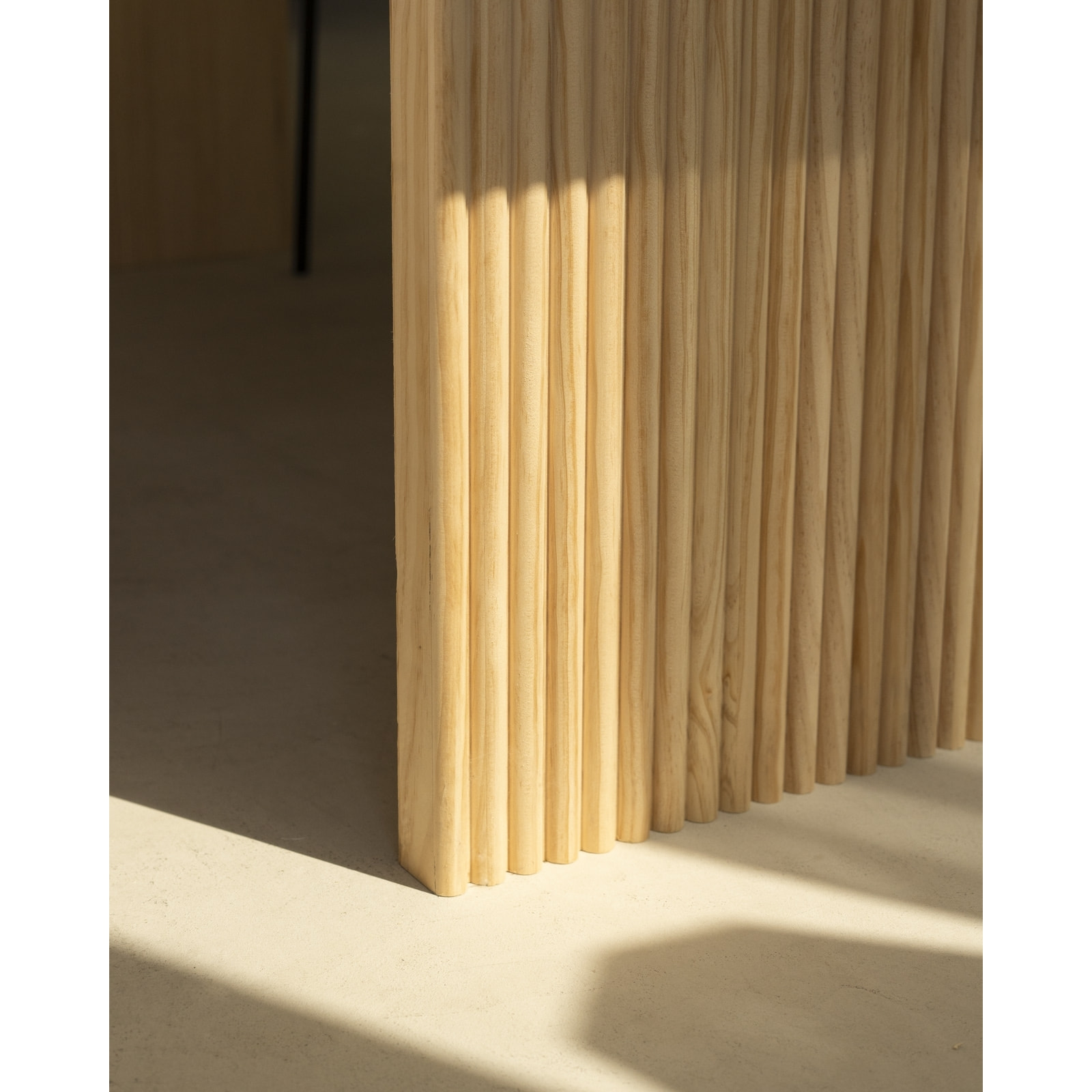 Table de salle à manger en bois massif dans le ton du bois chêne moyen de différentes tailles