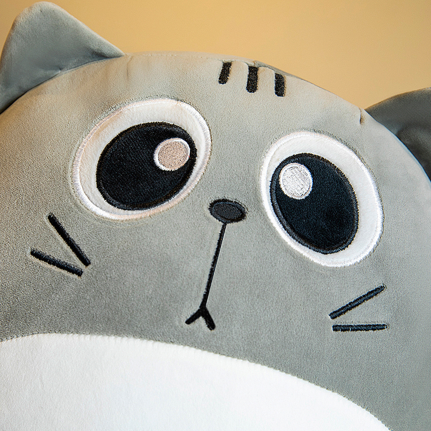 Cuscino extra morbido e soffice design gattino grasso. 40 cm.