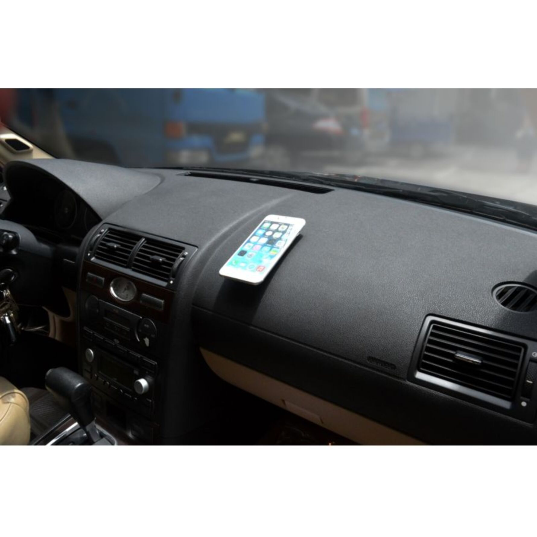 Support smartphone ESSENTIELB Voiture tableau bord