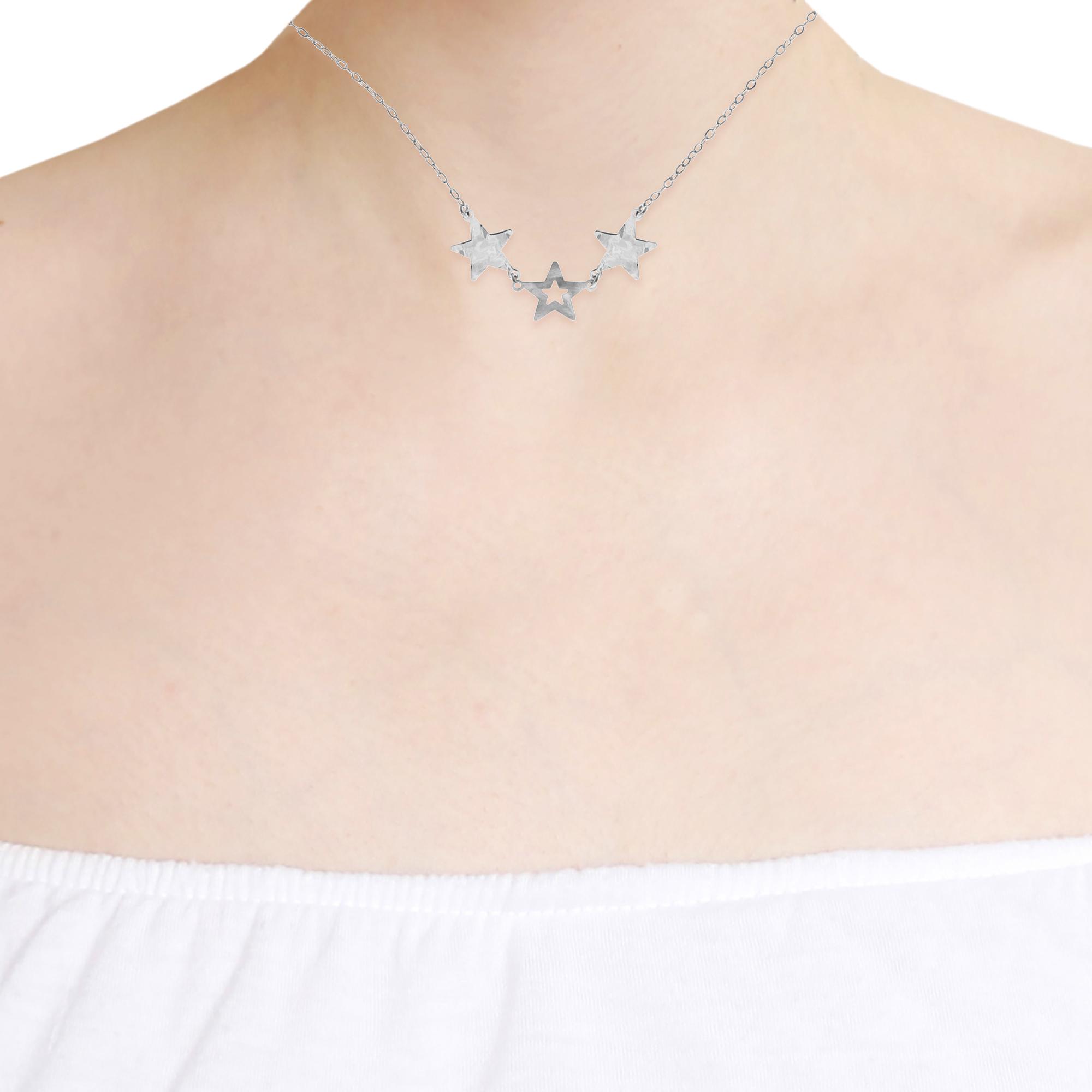 FIRENZE SILVER. AquaStel Collar Plata de Ley 925. Estrella contorneada y dos estrellas laminadas.Motivo forma de corazón junto al cierre. Plata Rodiada.