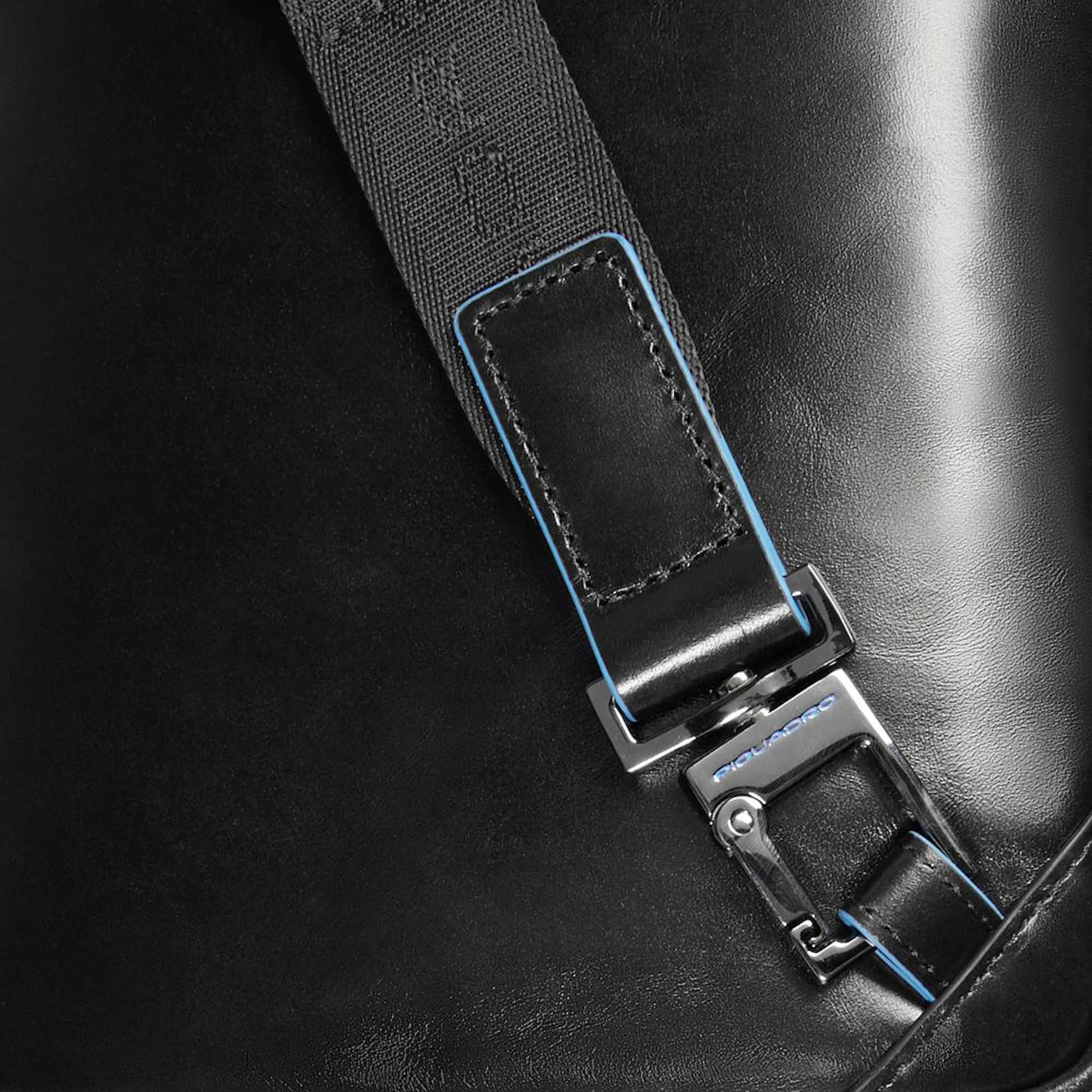 Piquadro Borsello in pelle porta iPad®mini con tasca per AirPods® e protezione RFID