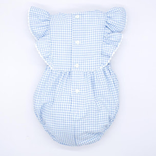 Pelele estampado vichy azul, con volantes en las sisas y lazos en la cintura.