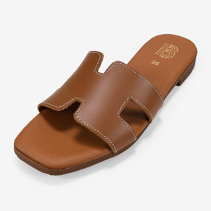 Sandalias planas marrones en piel con plantilla acolchada