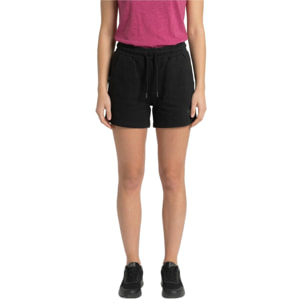 Mujer bajita nunca sin