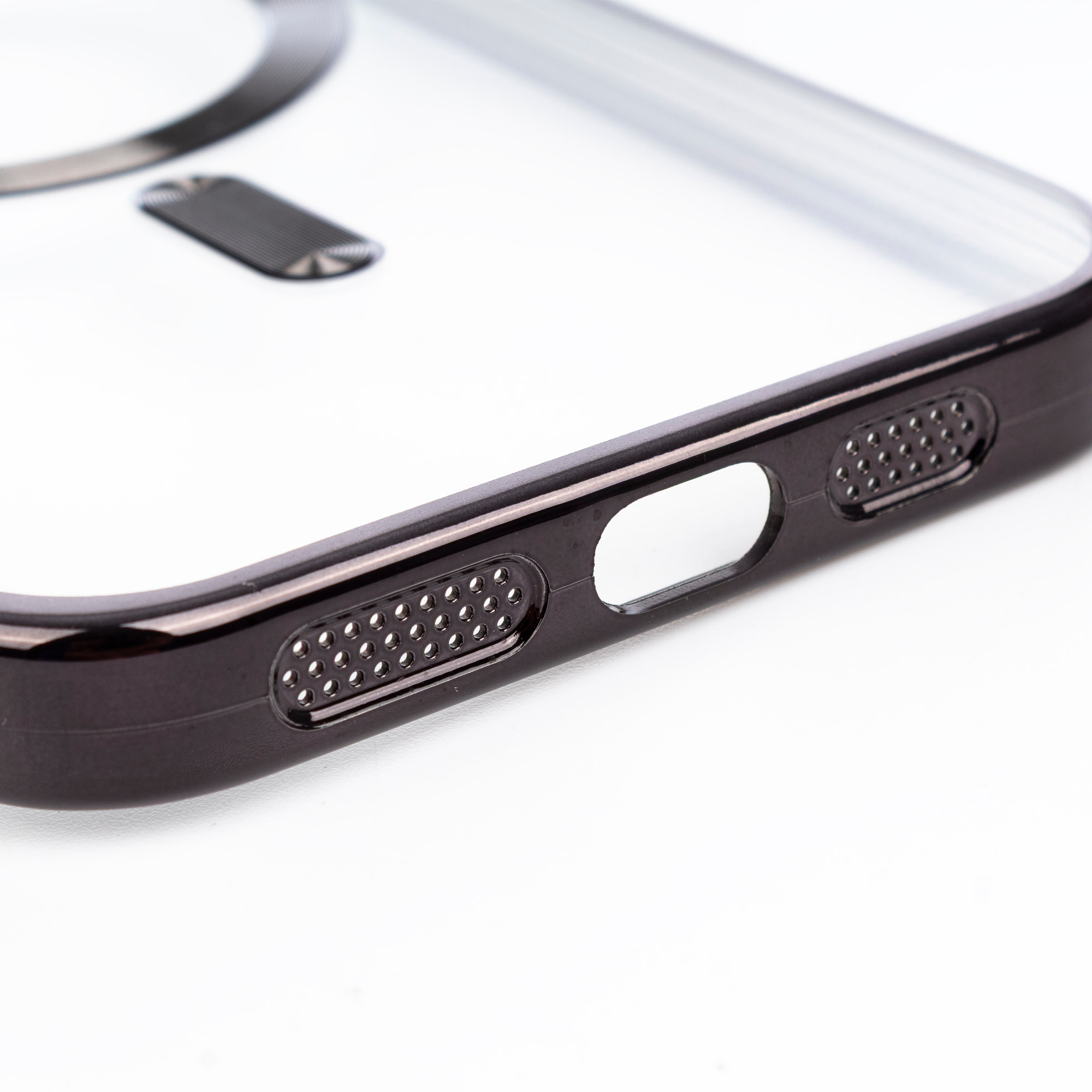 Carcasa transparente con cámara cubierta, bordes negros, antichoque y antihuellas. Magsafe para iPhone 16 Plus.