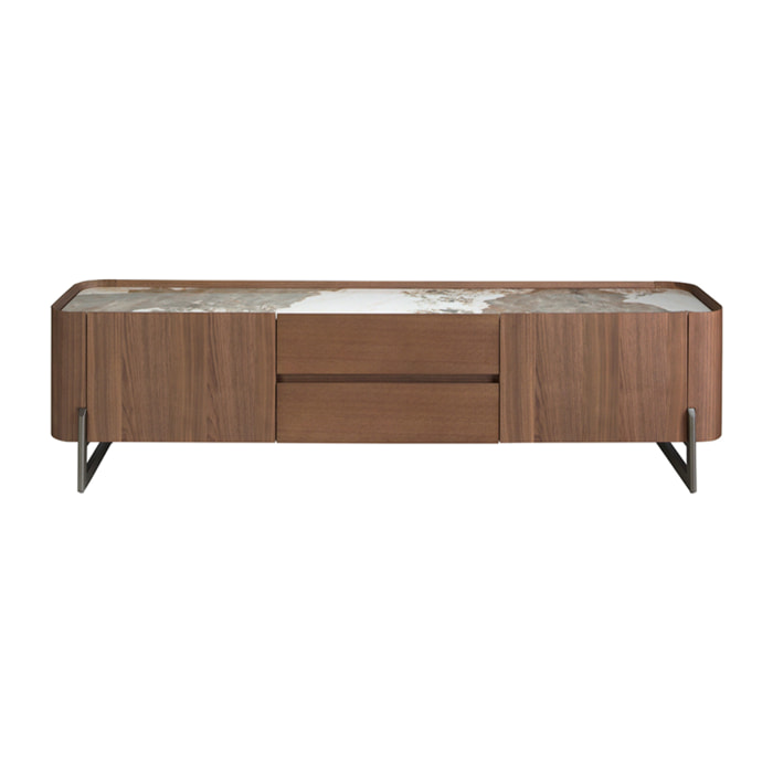 Mueble TV de madera chapada en nogal natural y patas de acero inoxidable oscuro metalizado tapa de mármol porcelánico blanco con vetas en tonalidades grises y marrones en brillo 200x45x52cm