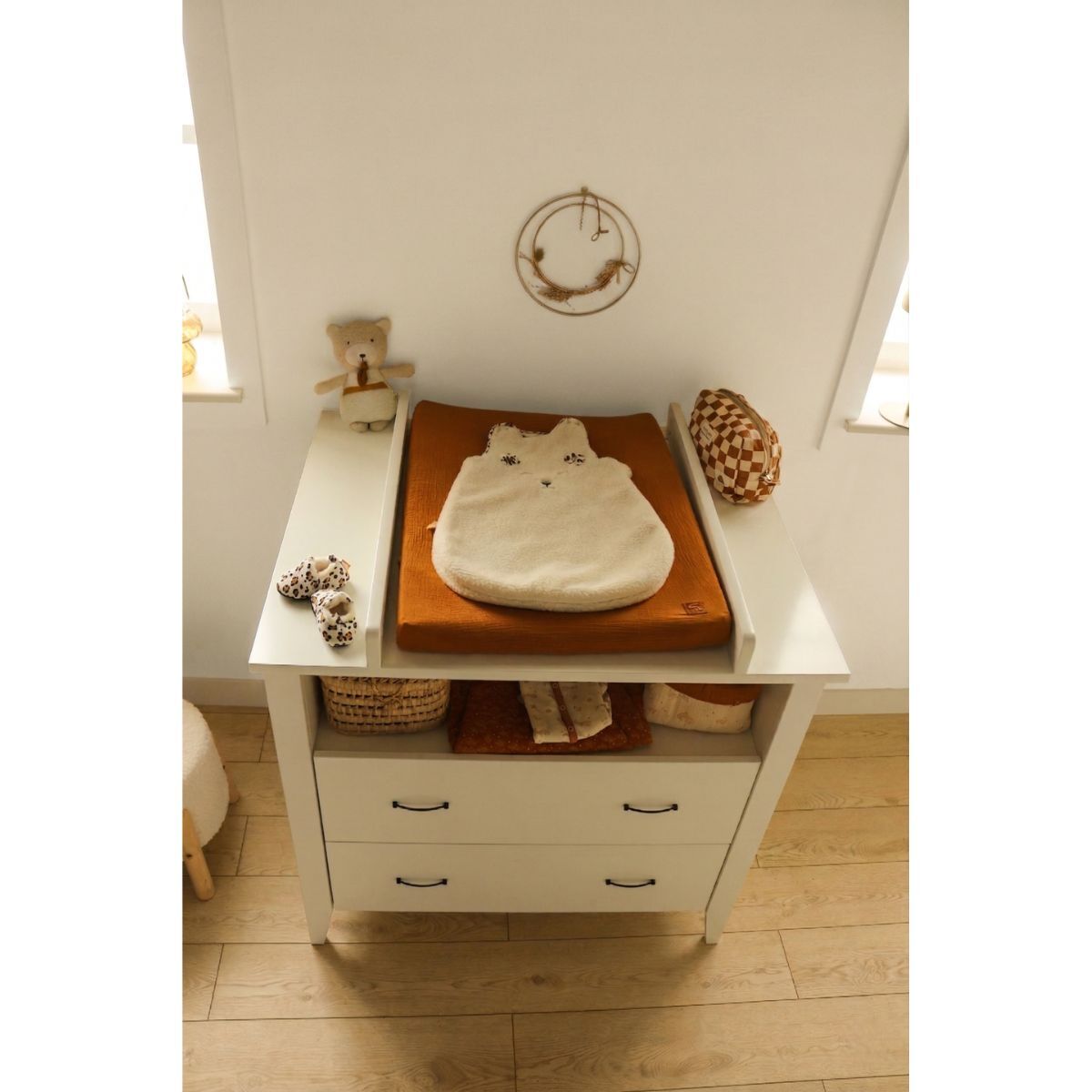 Commode à langer 2 tiroirs et une niche poignées métal