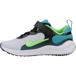 SNEAKERS NIKE REVOLTION 7