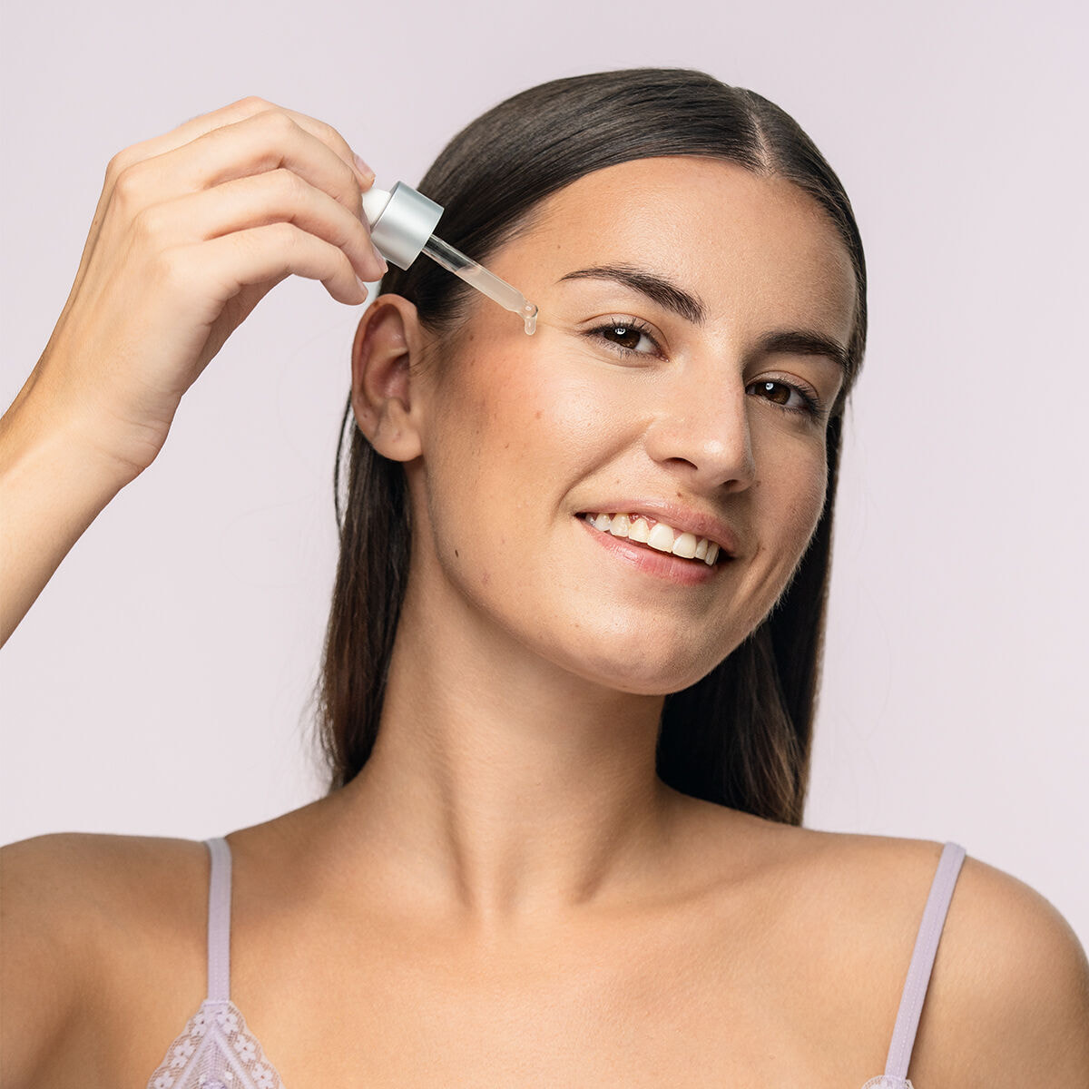 Pack Massaggiatore Viso Rassodante con LED, EMS e Calore e Siero Viso Kombucha Vibeboost 30 ml InnovaGoods