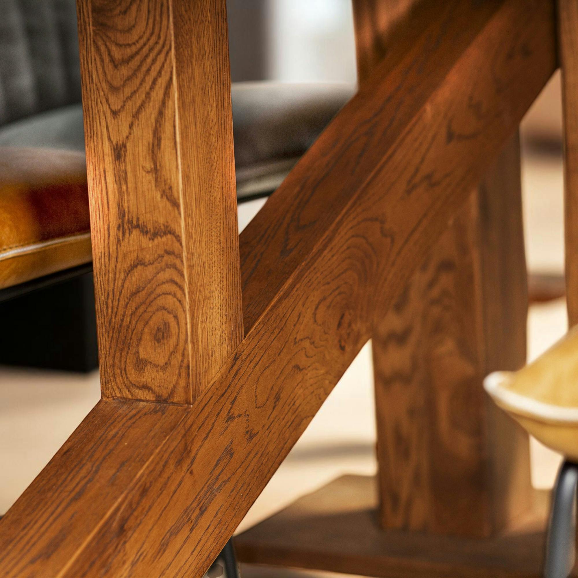 Table design en chêne 240 cm pied oblique OKA