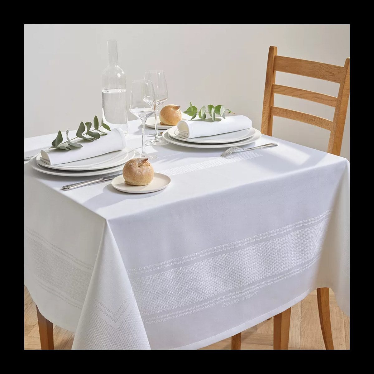 Serviette pur coton motif jacquard blanc Signature blanc