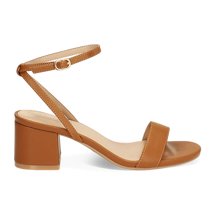 Sandalo donna cognac, tacco largo 5,5 cm