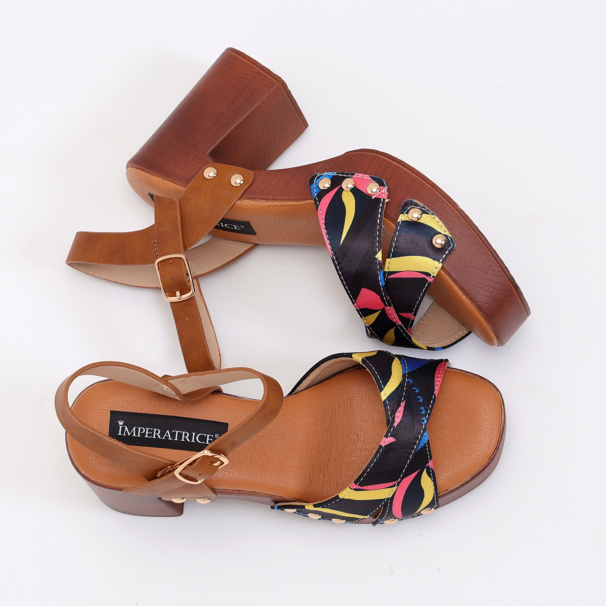 Sandali con tacco comodo e fasce in tessuto multicolore